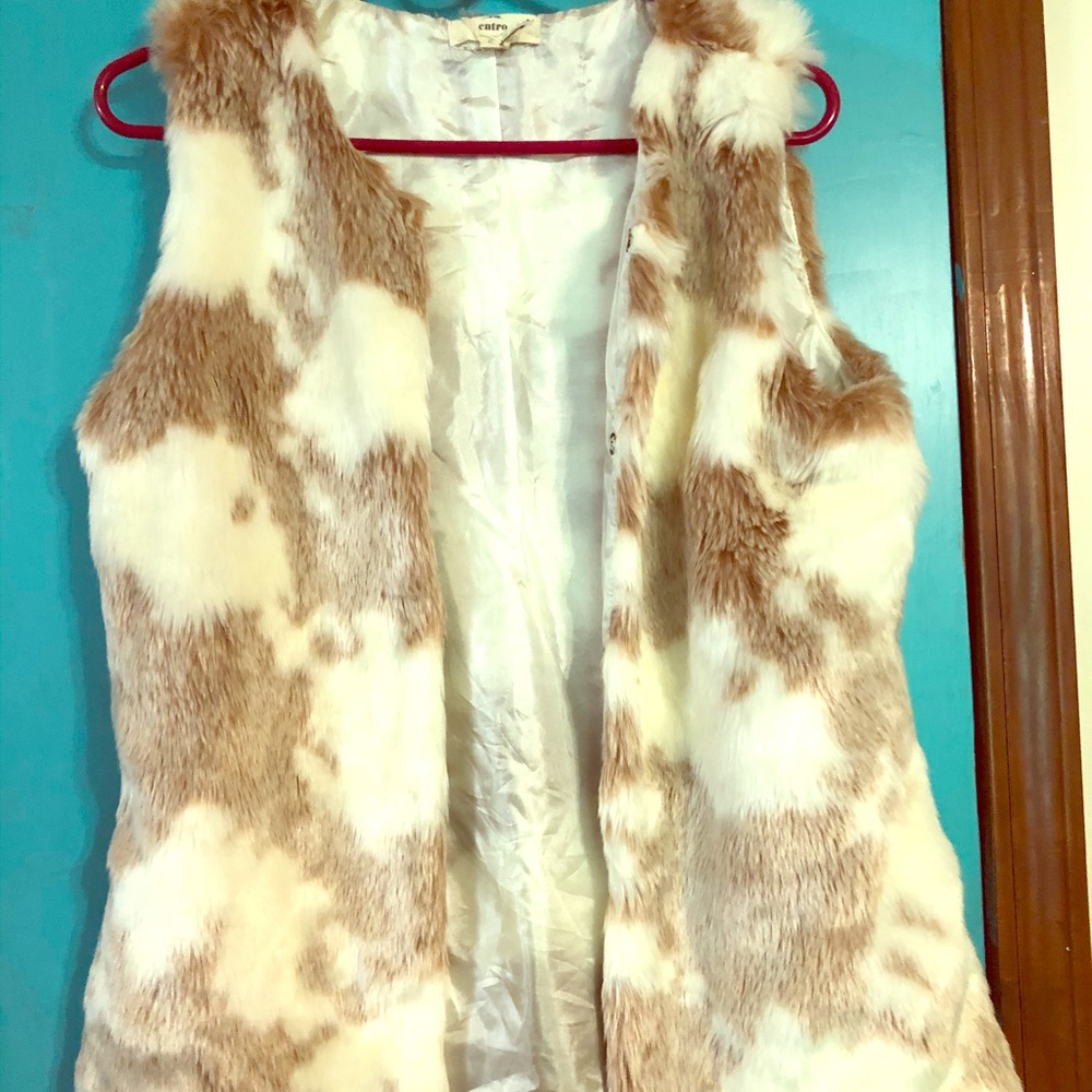 Cow print fuzzy vest, size Small